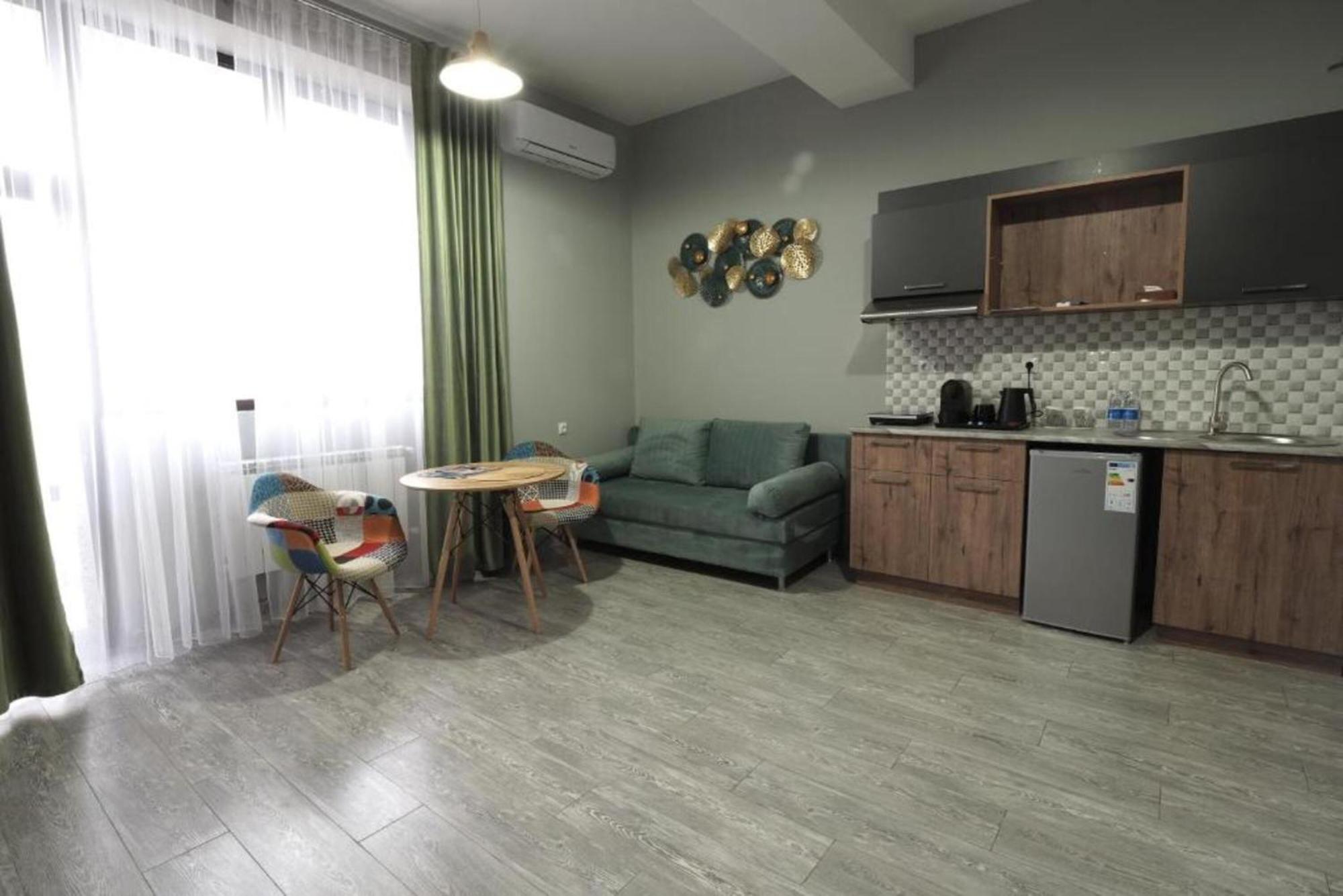 Hotel Menua Erivan Zimmer foto